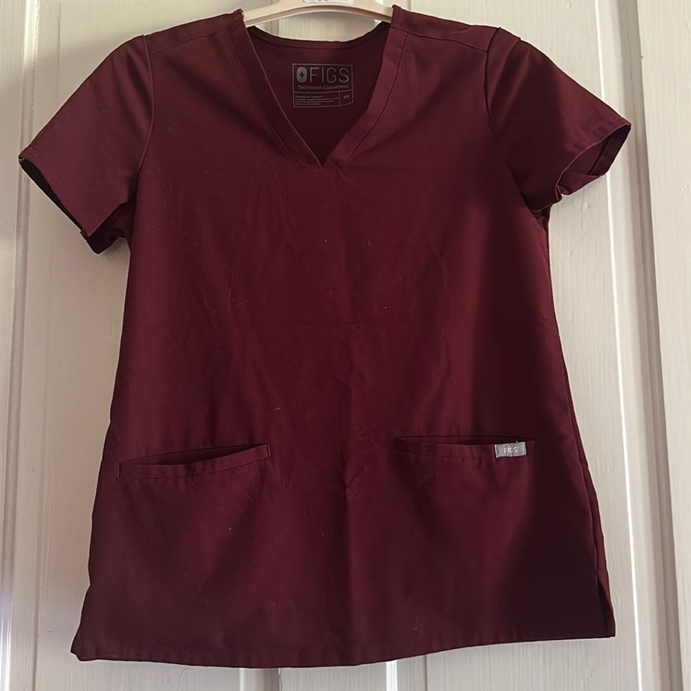 XS Figs scrub top